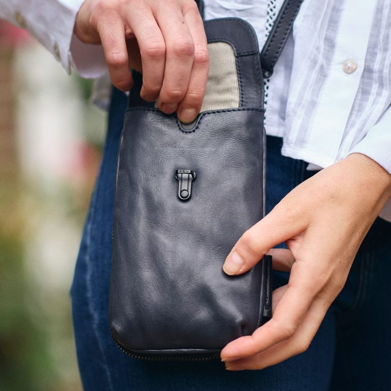 Aunts Uncles Mrs. Lemon Twist Handytasche