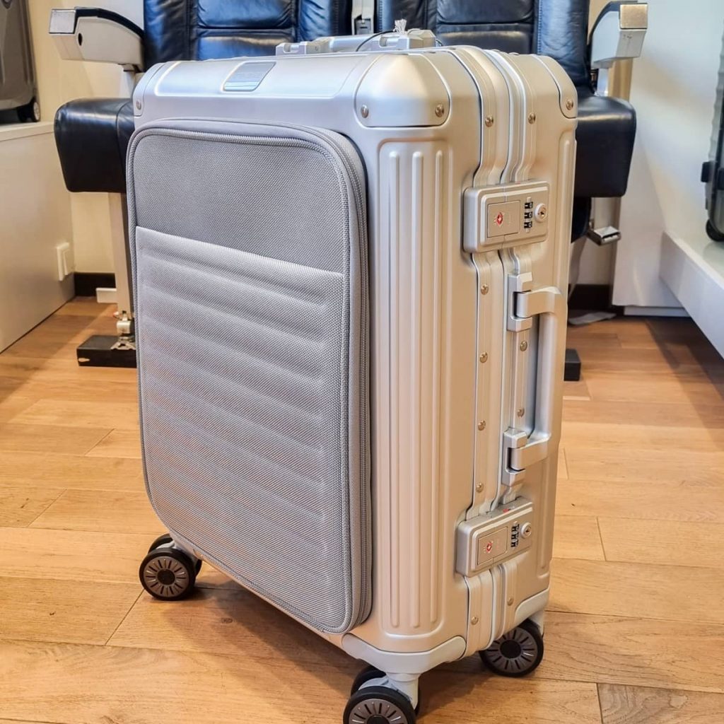 Travelite Next Aluminium Koffer mit Vortasche